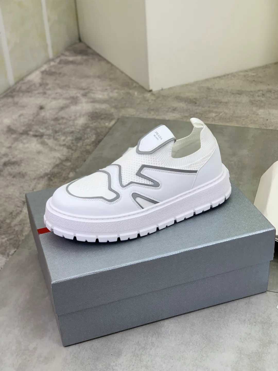 Men's shoes 💰P600💰 [New style] Flying weave series (summer must-have) is now available on the official website, 🆘 Trendy brand (Prada) mainly promotes popular models, avant-garde and versatile fashionable men's shoes, private version mold opening, cowhide surface splicing 1:1.. Fashionable and simple, original imported cowhide and cowhide leather feet; the atmosphere and personality are more fashionable, eye-catching and pursuing class. It will subvert the old idea and be a must-have for fashion trendsetters with you! Must keep it for yourself! High-end comfort and low-end, high-end quality workmanship. Size: 38-45 4️⃣colors available.